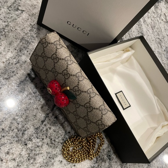 GG Supreme mini bag with cherries Authentic 100% comes with dust bag and box. - Picture 2 of 11